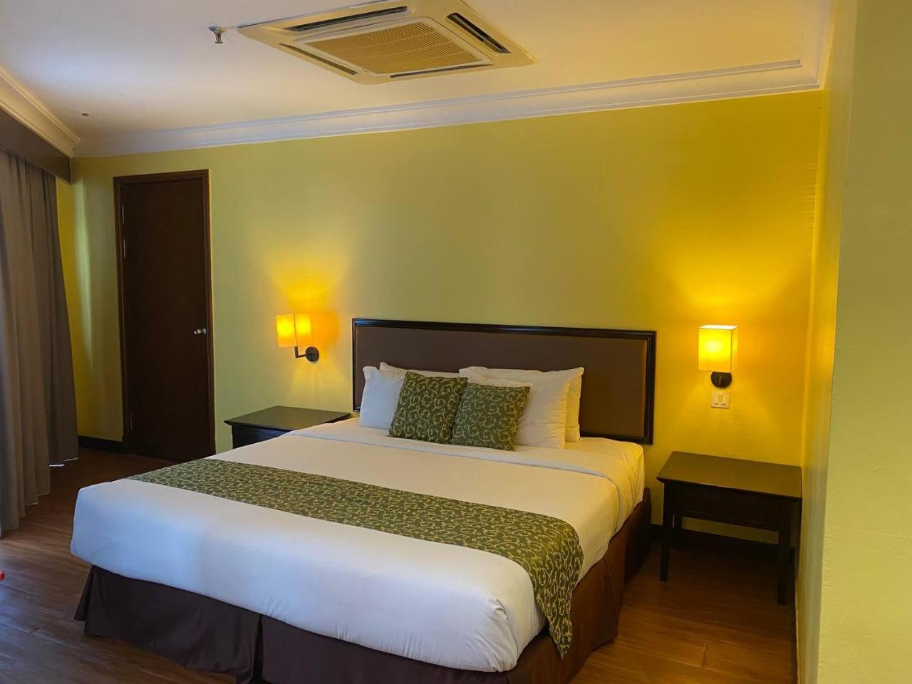Ehsan Seaview Hotel Port Dickson Buitenkant foto